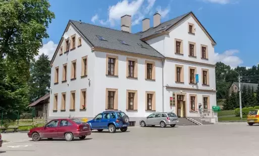 Budynek Ośrodka Pomocy Społecznej w Mszanie z siedzibą w Połomi