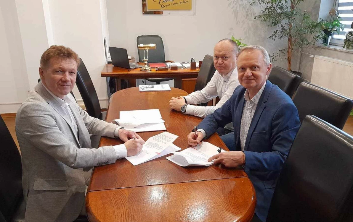 Gabinet Wójta Gminy, podpisanie umowy z firmą, która wykona Strategię