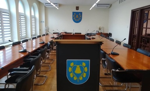 Sala posiedzeń Urzędu Gminy w Mszanie, gdzie odbędzie się sesja