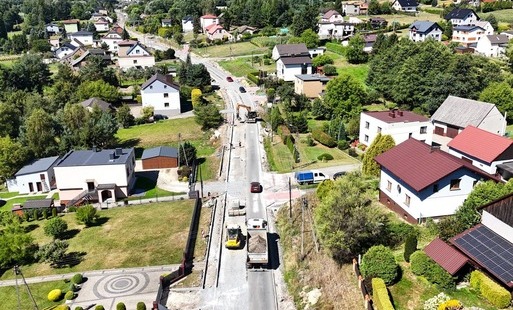 Widok z lotu ptaka na ul. 1 Maja w Mszanie
