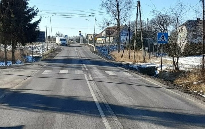 Budowa chodnika przy ulicy Wolności w Połomi